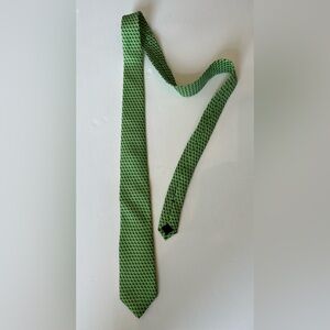 VINEYARD VINES BOYS SILK TIE - ‘EASTER BUNNIES’. 
GREEN. NEW WITH TAGS